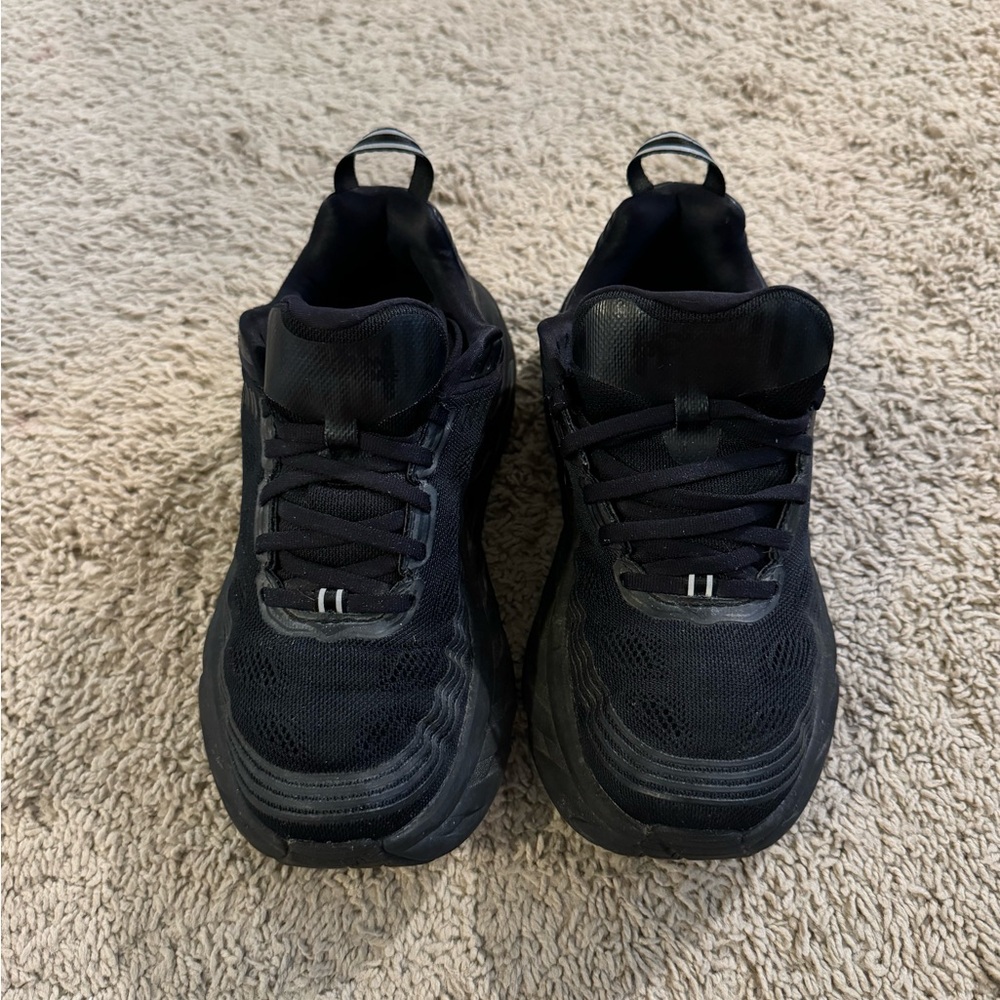 Hoka One One All Black Women’s Bondi 6 Wide size 7.5 Running Sneakers